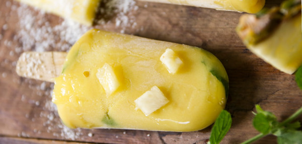 Ananas Eis mit Figur Balance