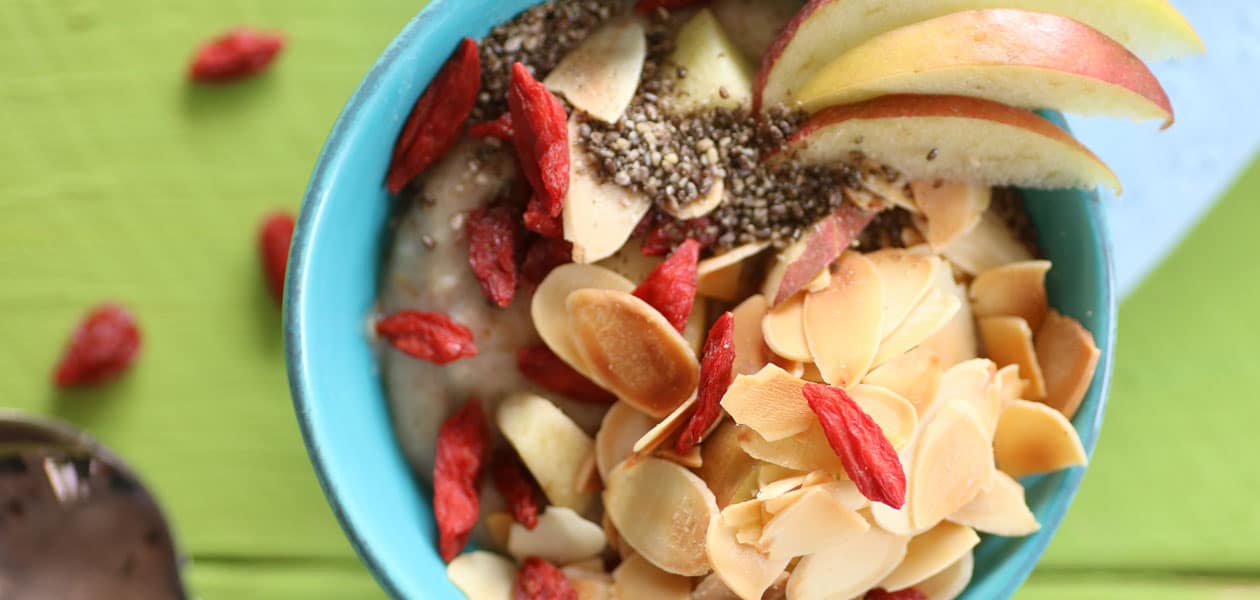 ERDMANDELFLOCKEN MIT SAMEN UND OBST